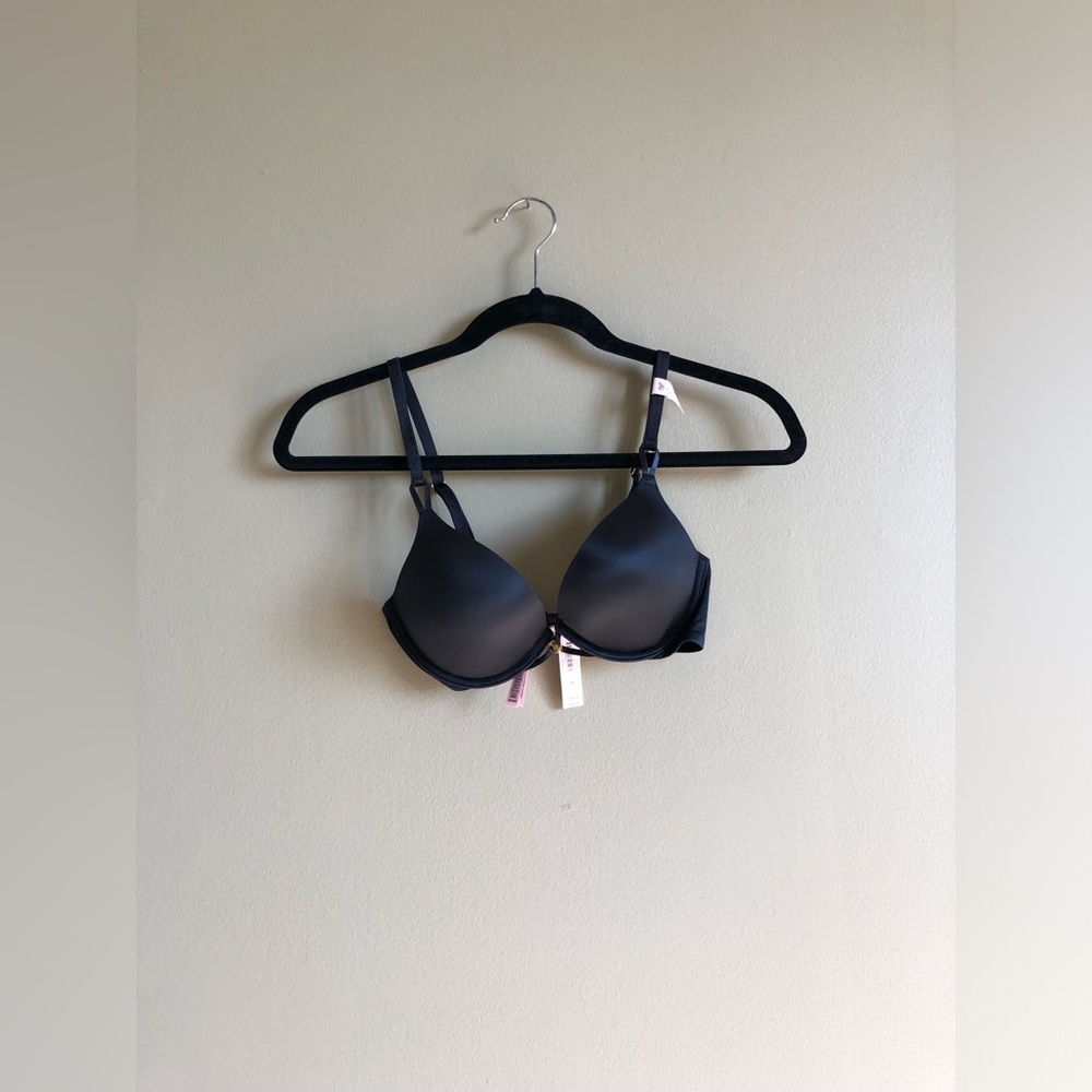 NWT Victoria Secret Very Sexy Bombshell Add 2 Cups Smooth Push up Bra Black 32B